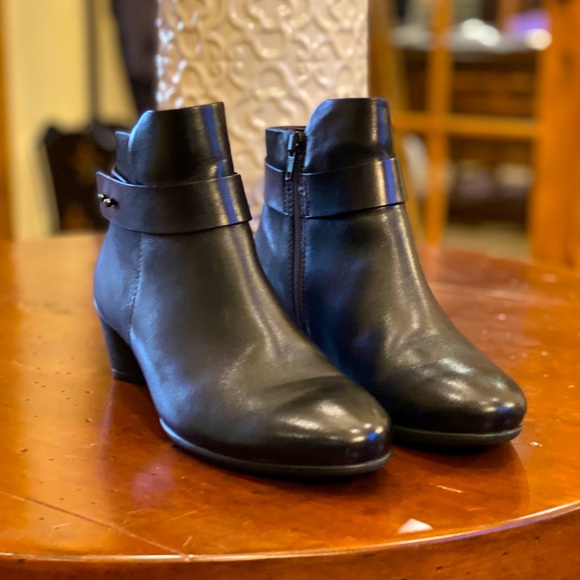 ecco leather ankle boots